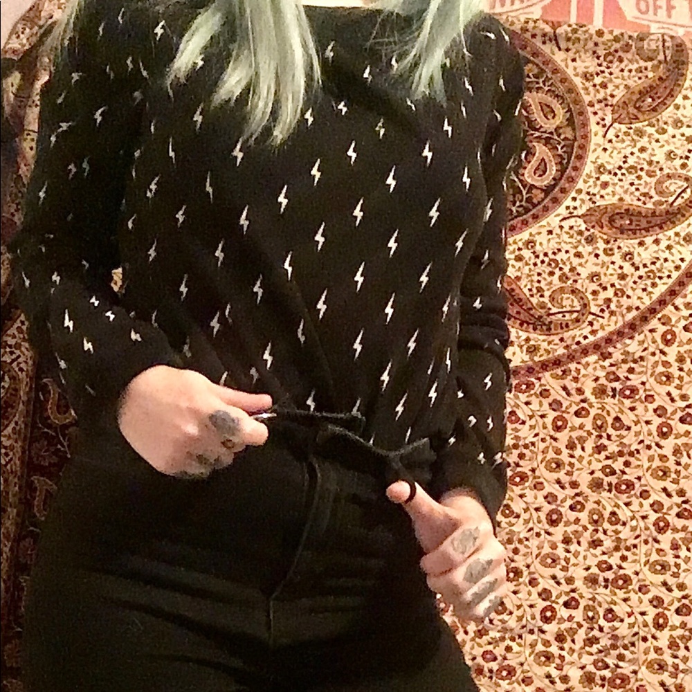 Vans// lightening bolt sweater, scoop neck